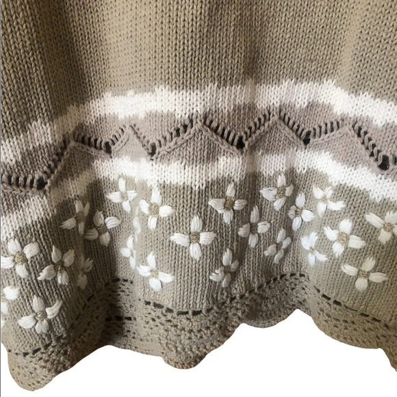 Vintage 90s tan cream Floral Fall Holiday Embroidered Knit sweater Gold poms - Picture 8 of 8